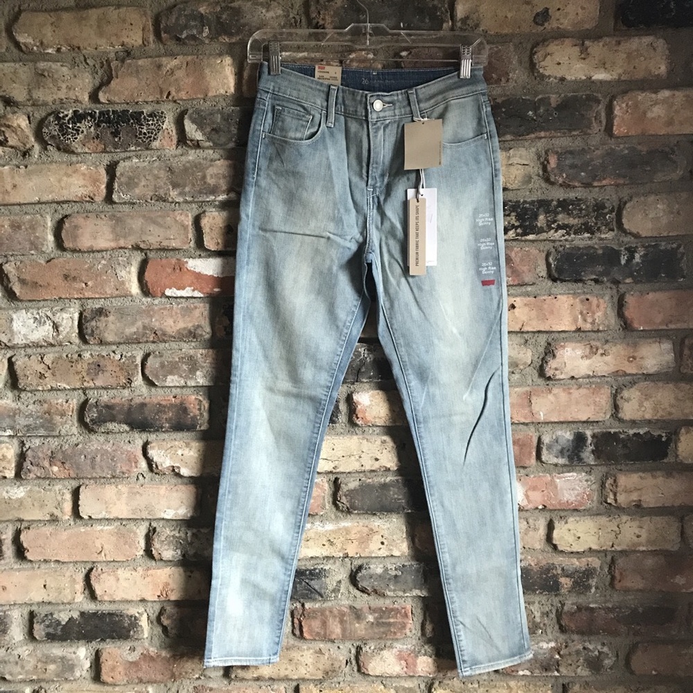 NWT Levi’s high rise skinny light wash faded wash